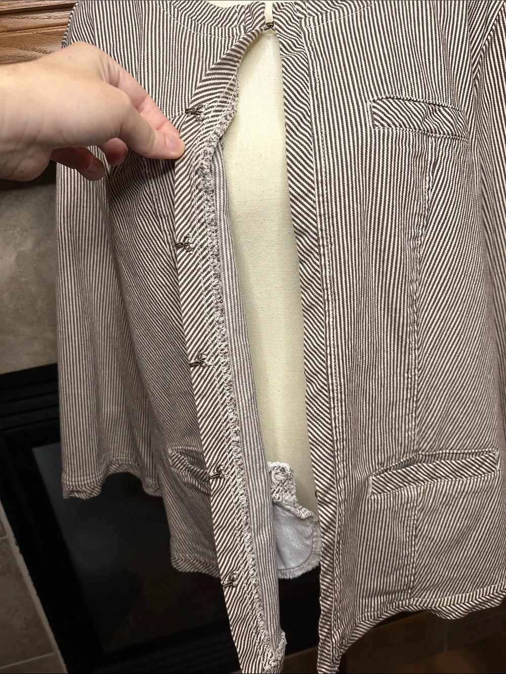 Brown & White Striped Jacket 3/4 Split Sleeve Hook & Eye Closure Size 1X